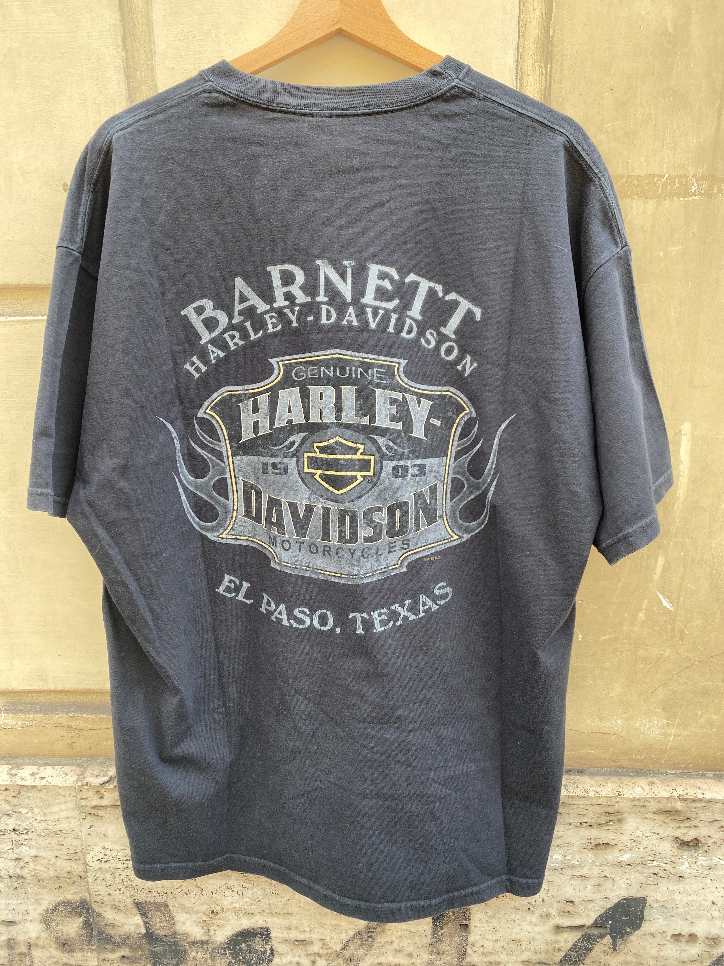 T-SHIRT NERA  CON STAMPA DA UOMO