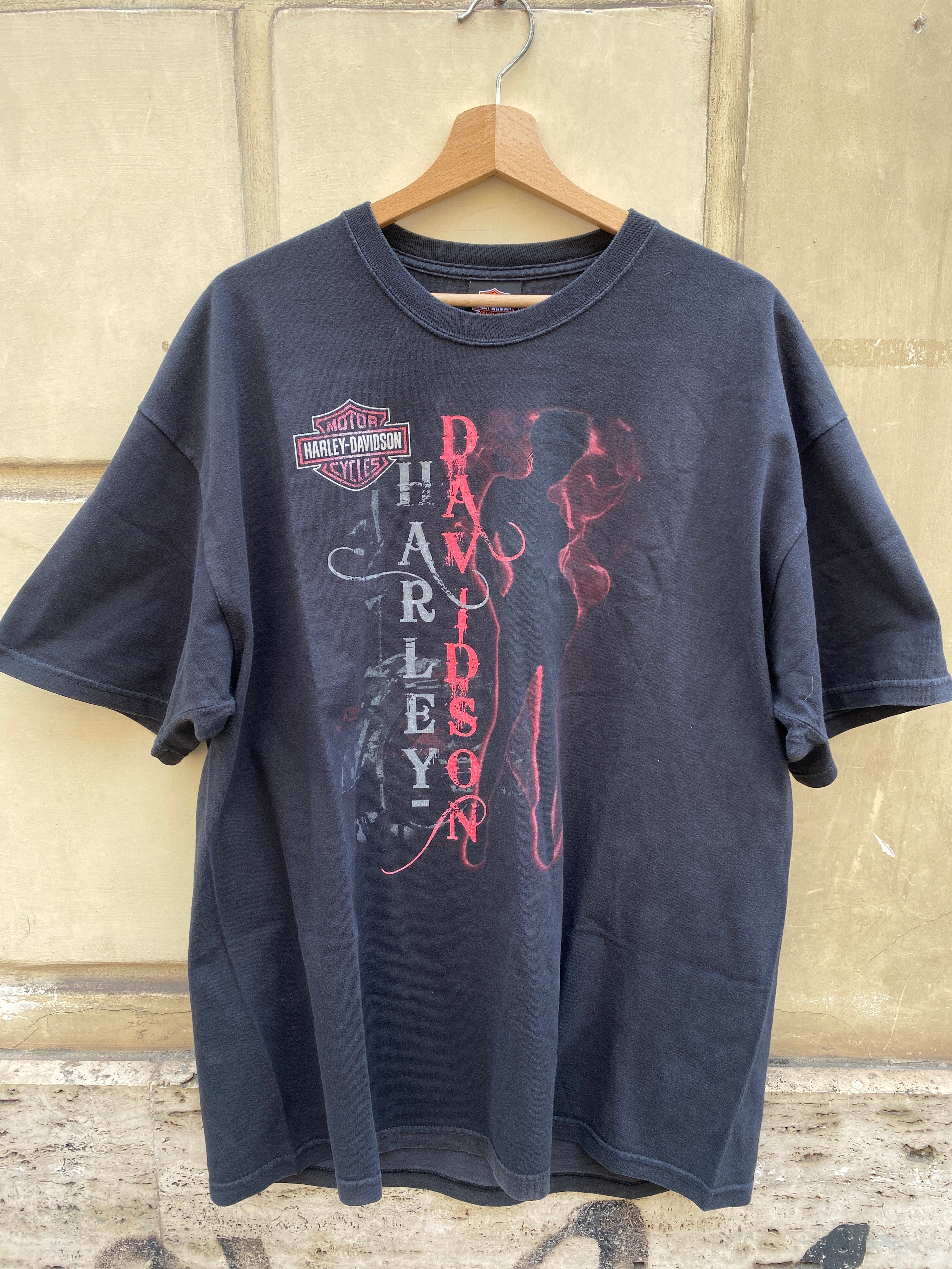 T-SHIRT NERA  CON STAMPA DA UOMO