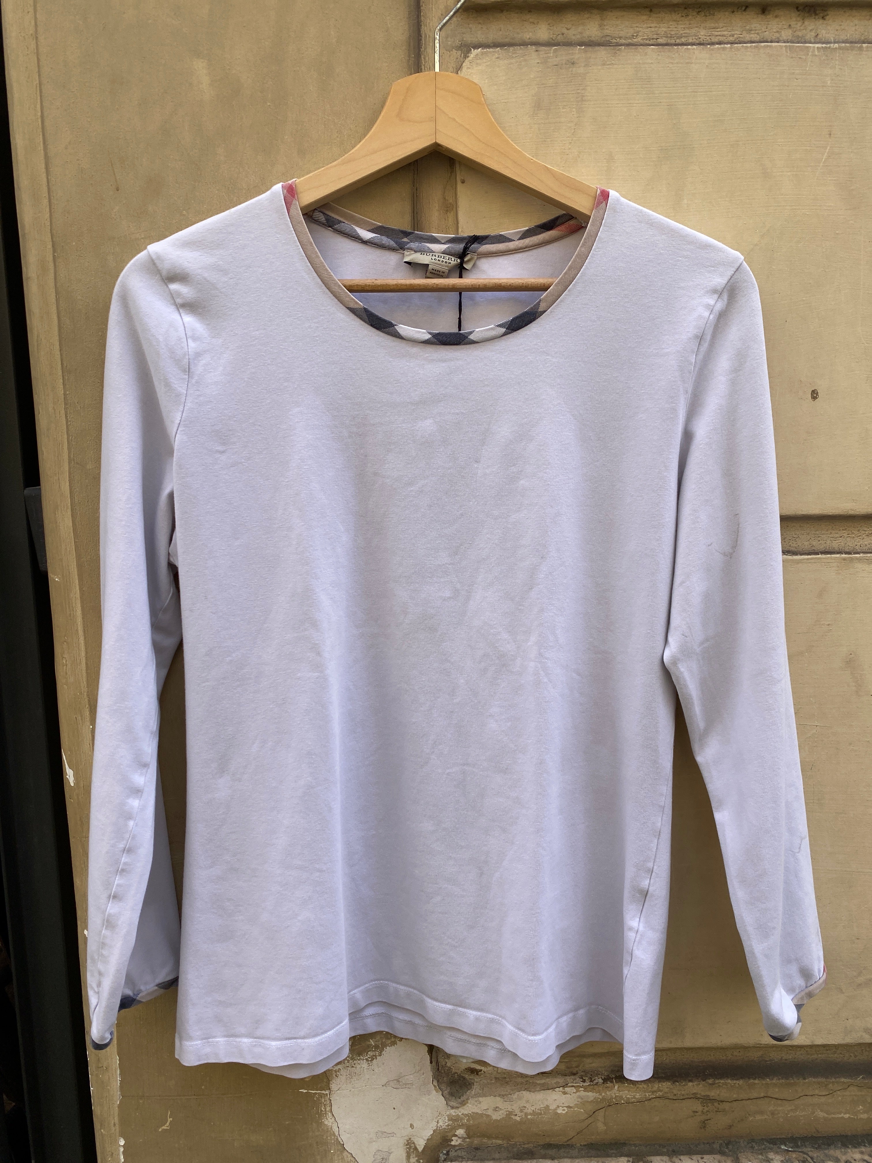 MAGLIETTA A MANICHE LUNGHE CON POLSINI E COLLO A CONTRASTO DA DONNA