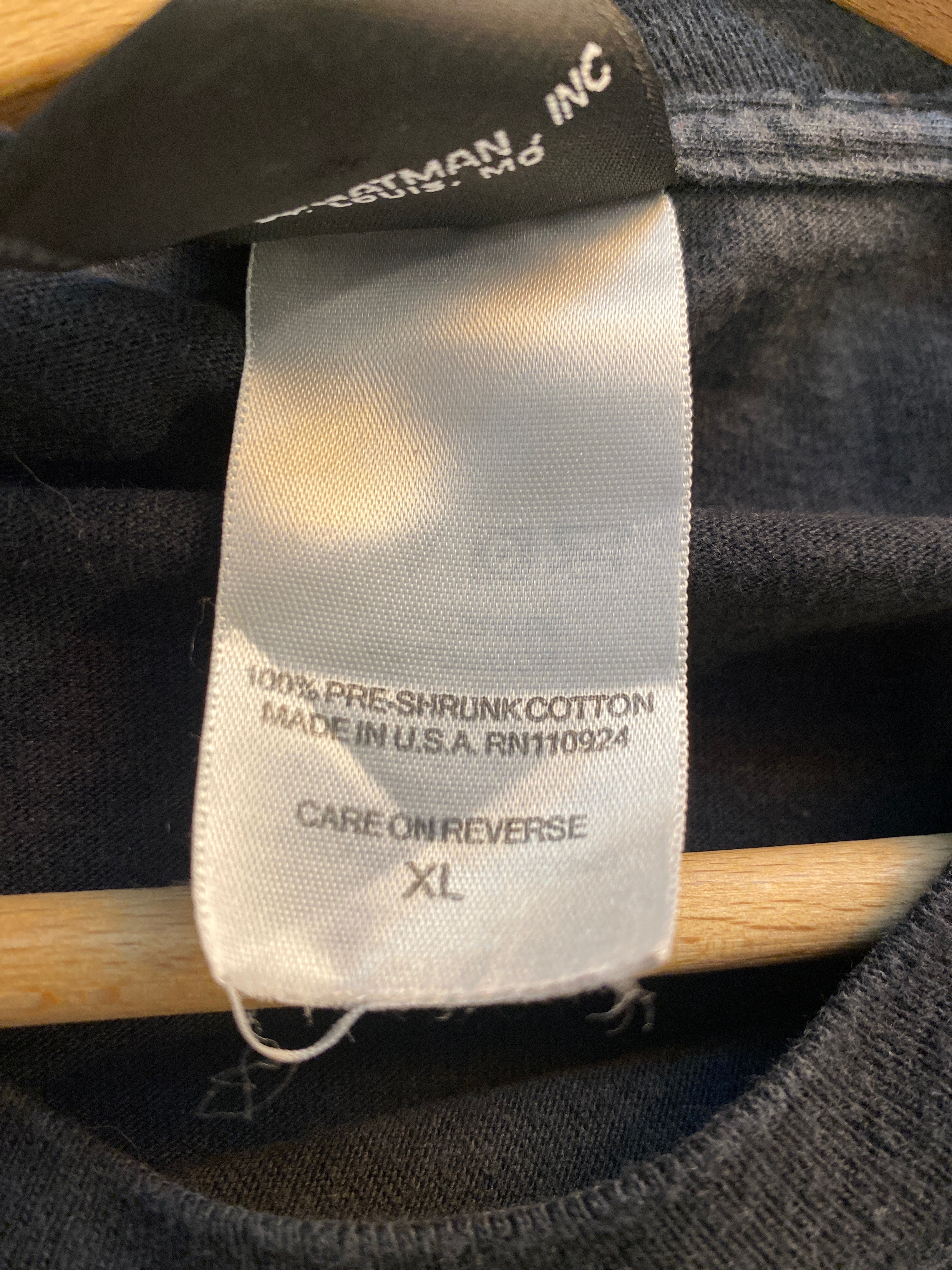 T-SHIRT NERA  CON STAMPA DA UOMO
