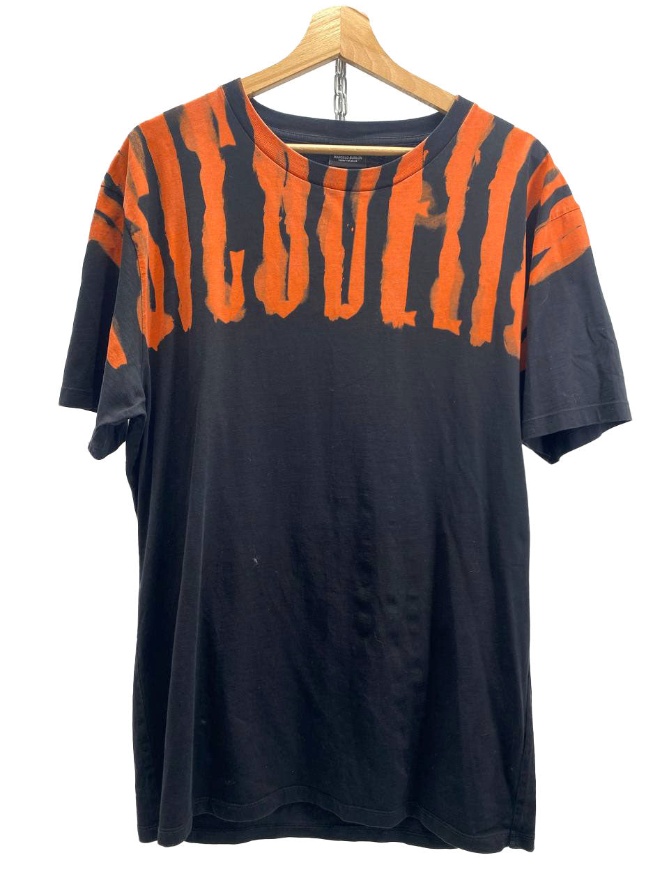 T-SHIRT CON SCRITTA ARANCIONE DA UOMO