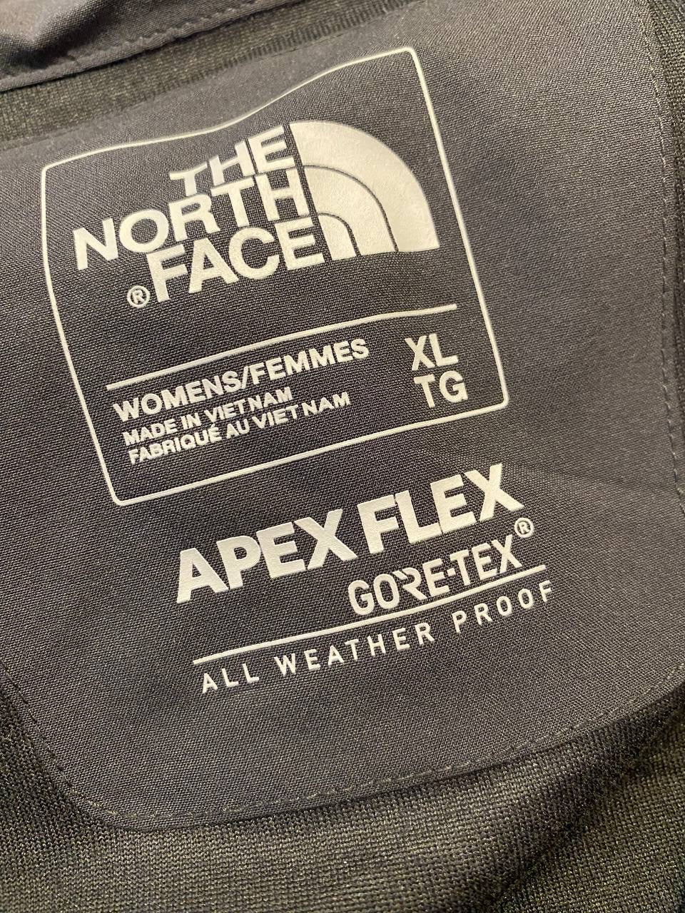 IMPERMEABILE IN GORETEX NERO CON CAPPUCCIO DA DONNA