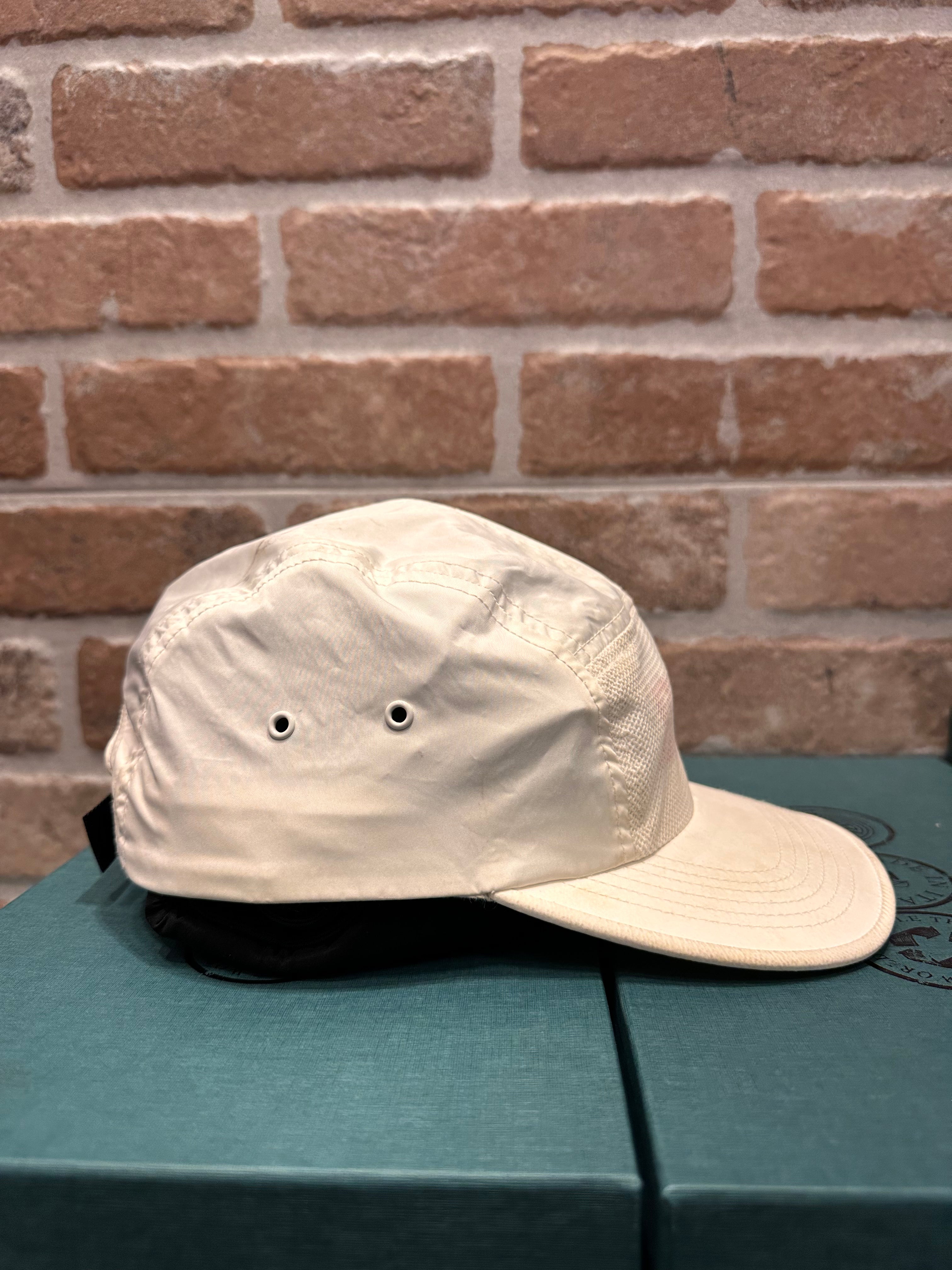 CAPPELLO BIANCO CON VISIERA UNISEX