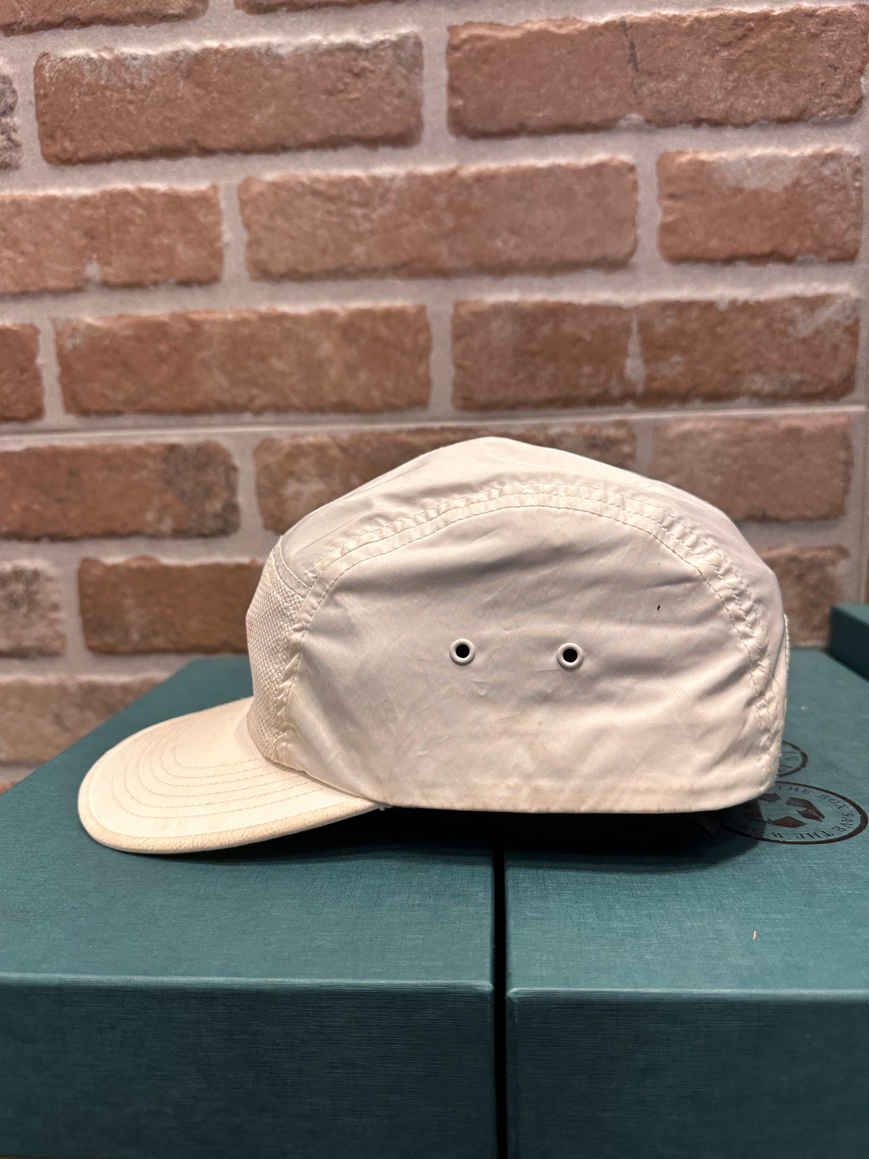 CAPPELLO BIANCO CON VISIERA UNISEX