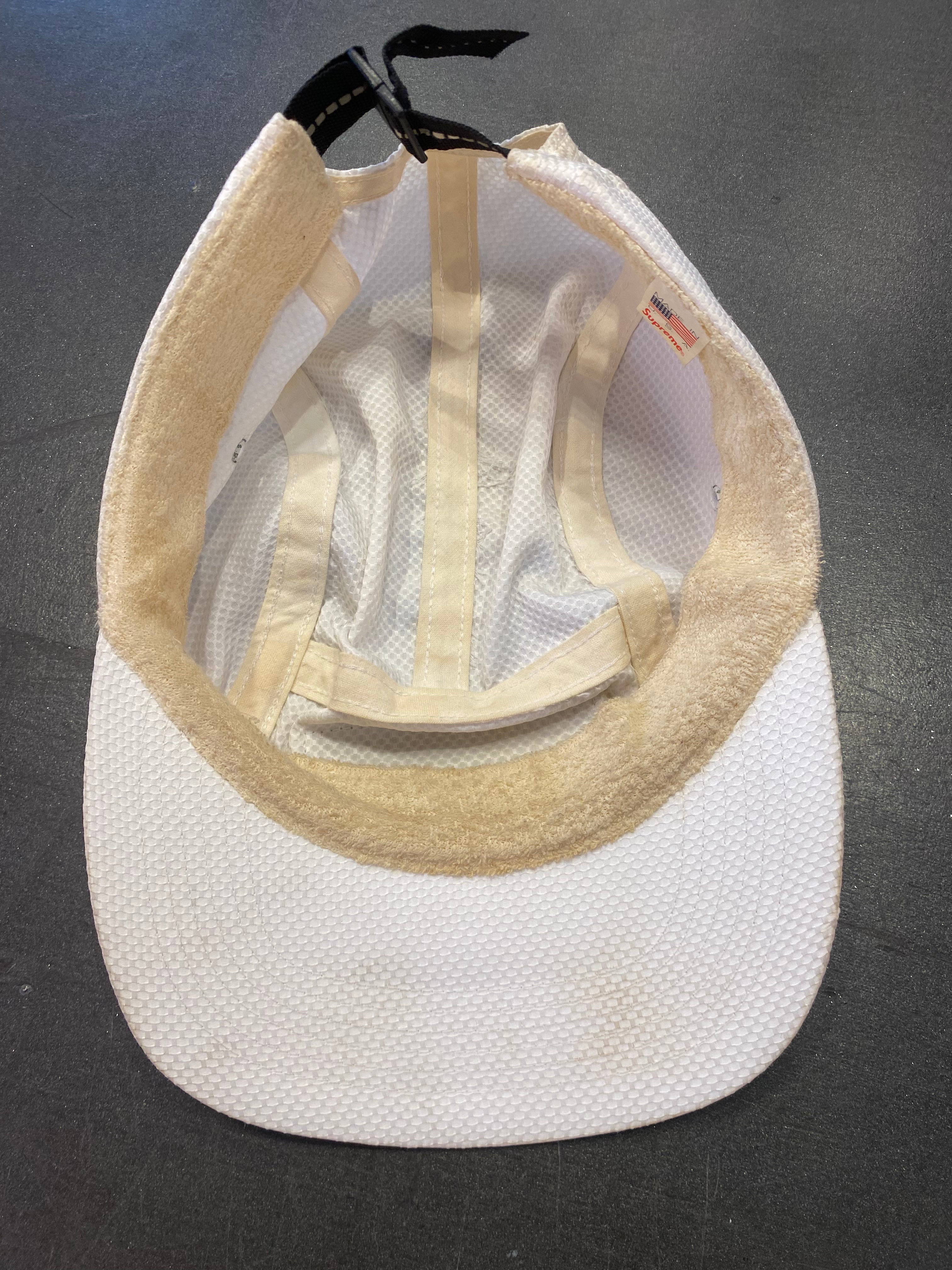 CAPPELLO BIANCO CON VISIERA UNISEX