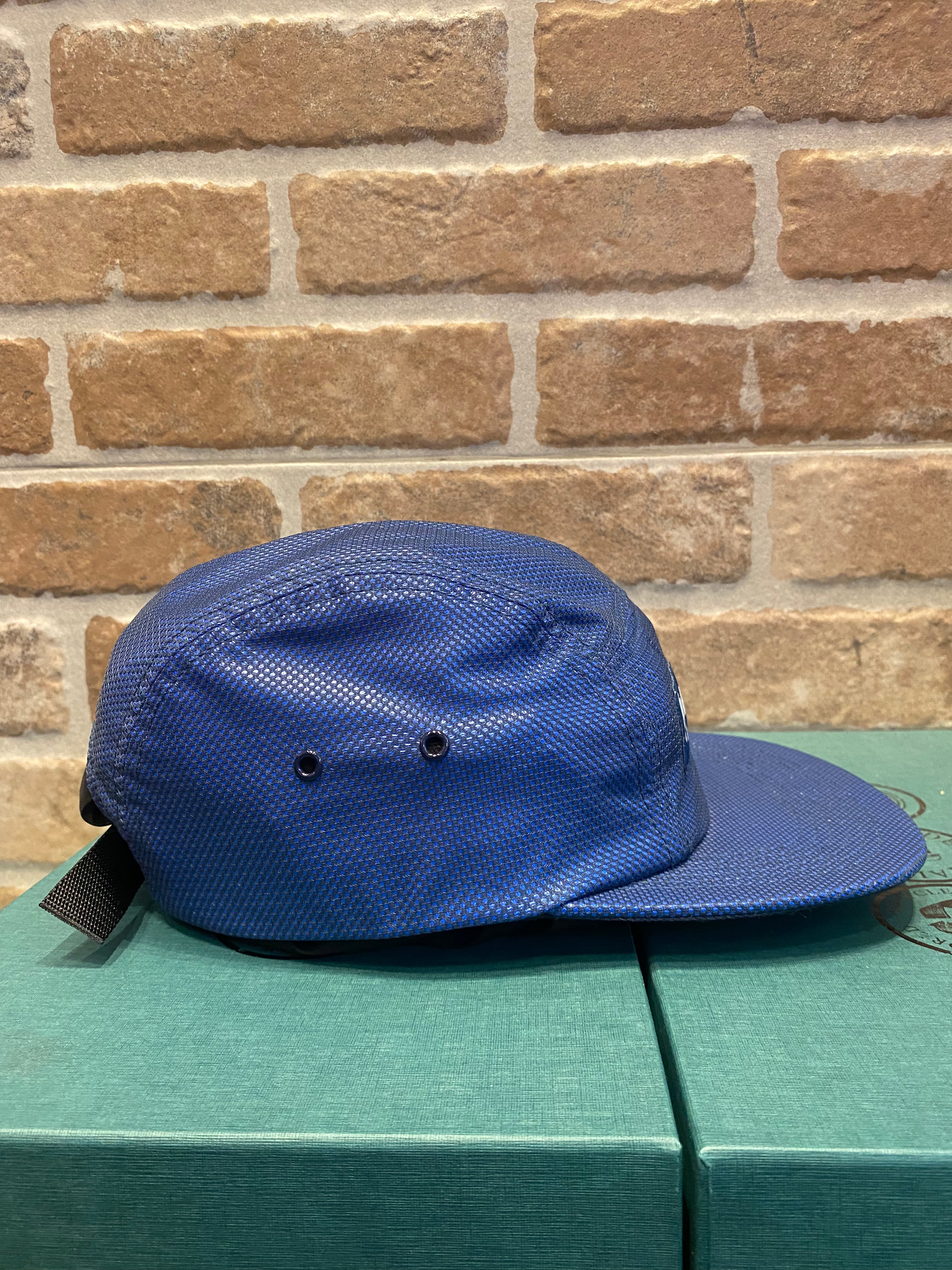 CAPPELLO BLU CON VISIERA UNISEX