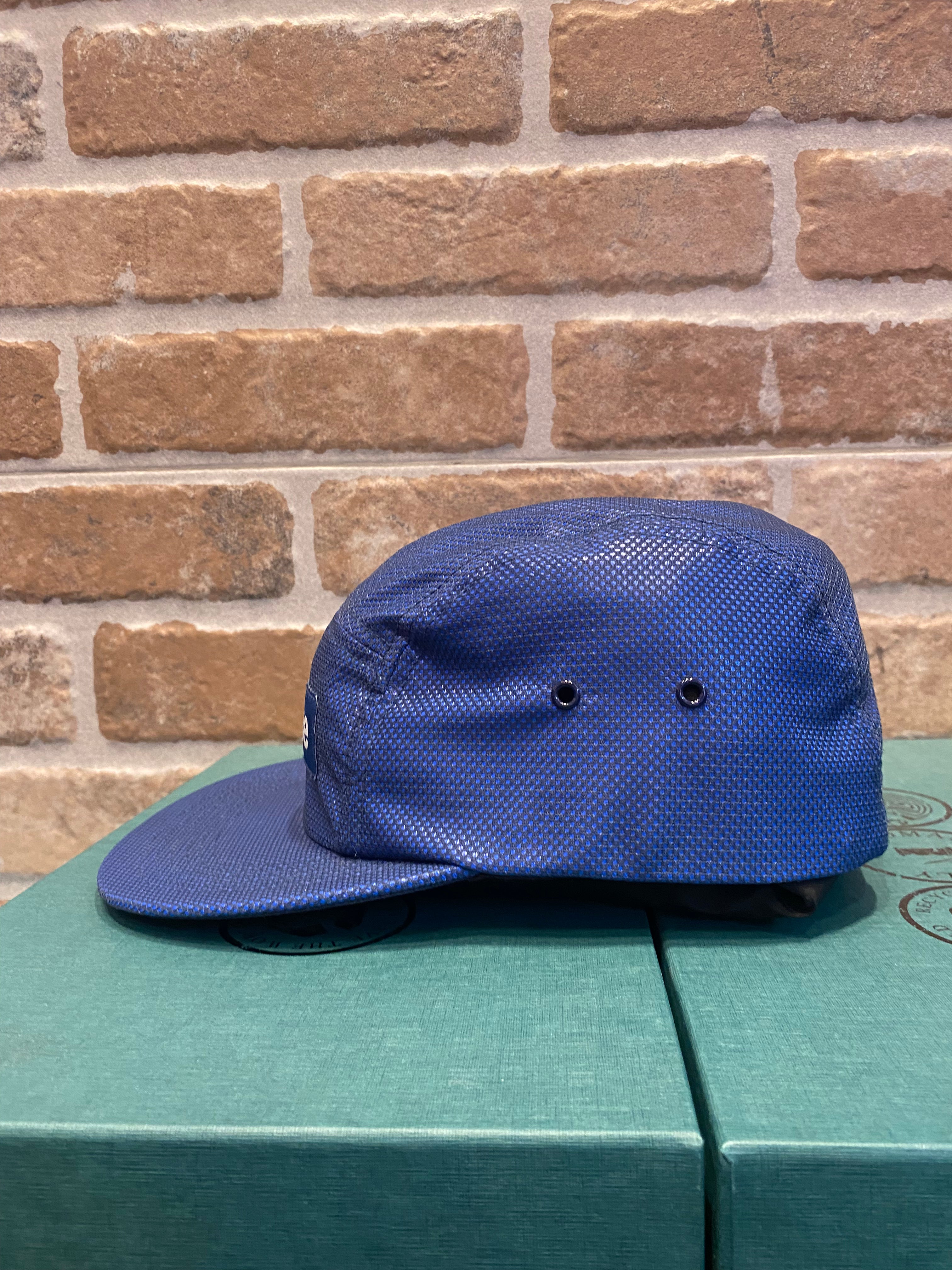 CAPPELLO BLU CON VISIERA UNISEX