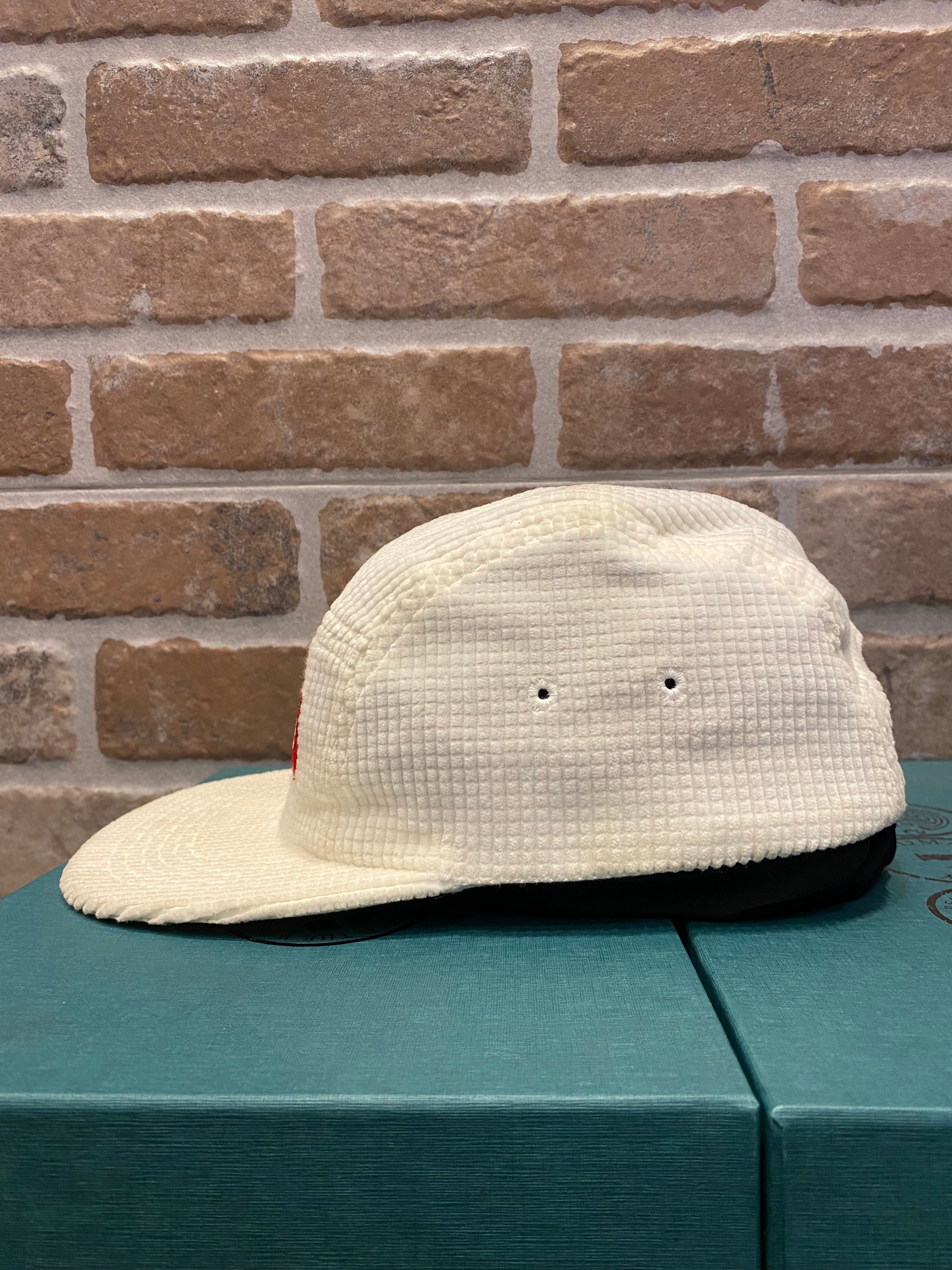 CAPPELLO BIANCO IN VELLUTO UNISEX