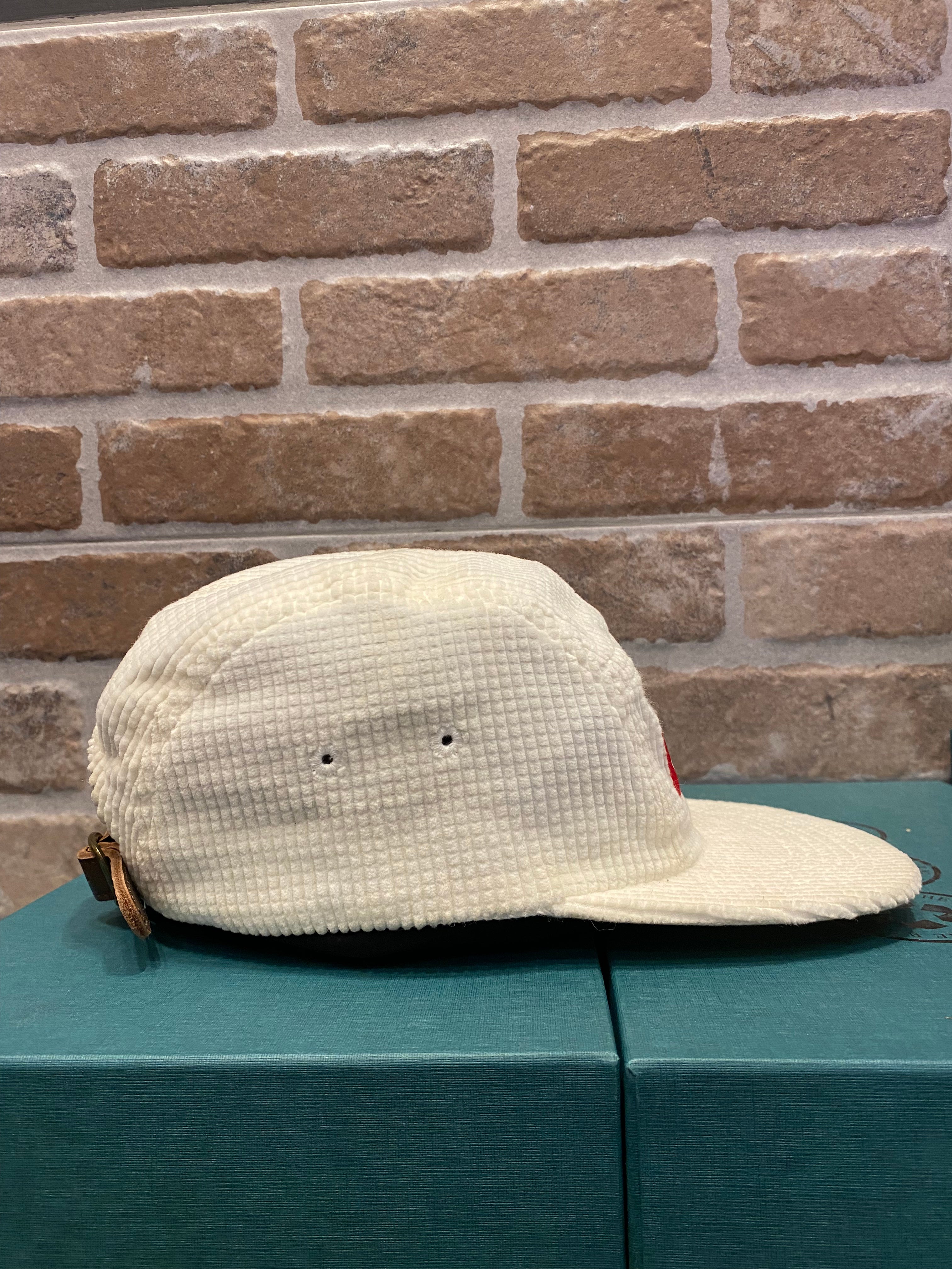 CAPPELLO BIANCO IN VELLUTO UNISEX