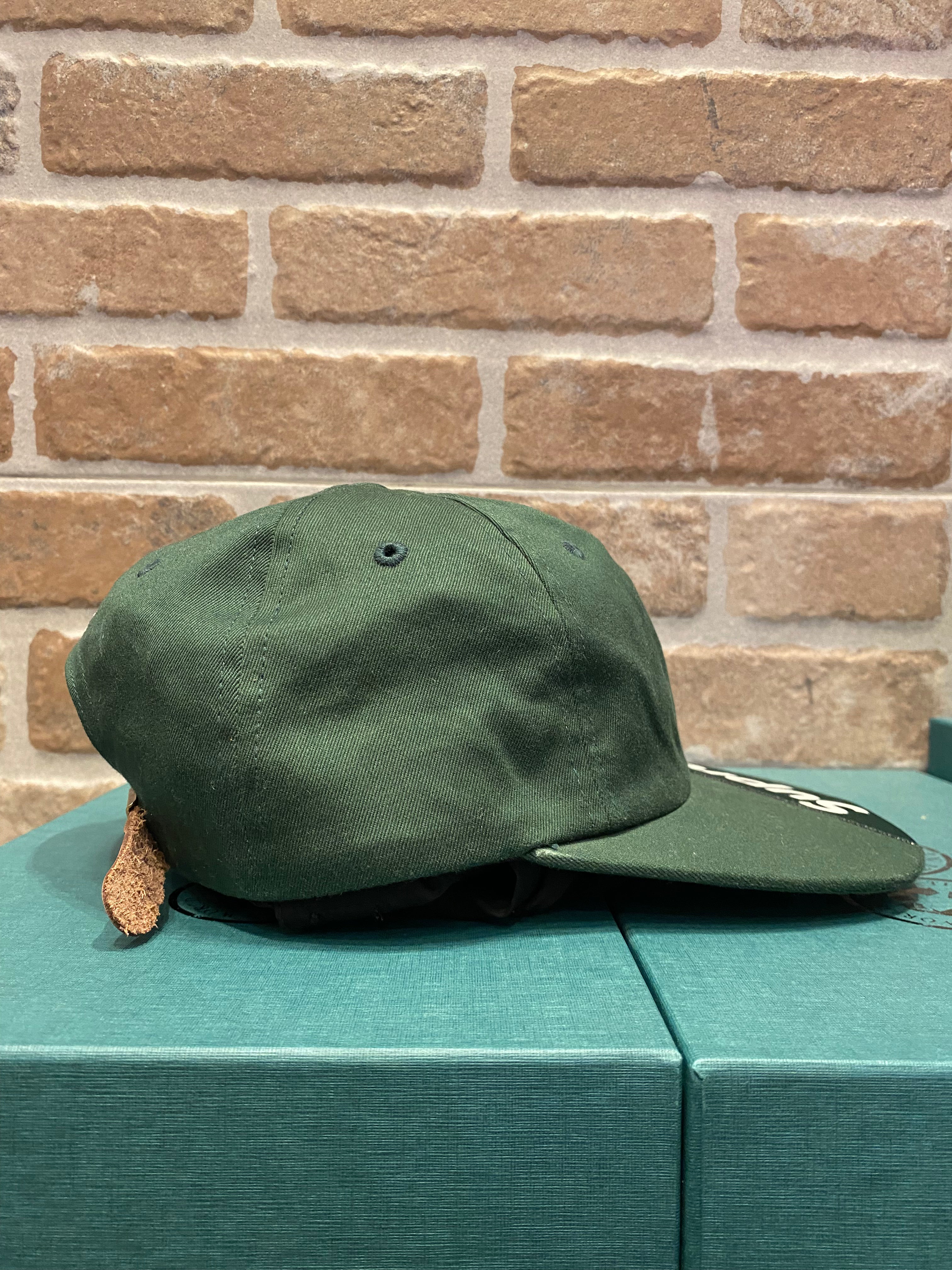 CAPPELLO VERDE CON VISIERA E LOGO UNISEX