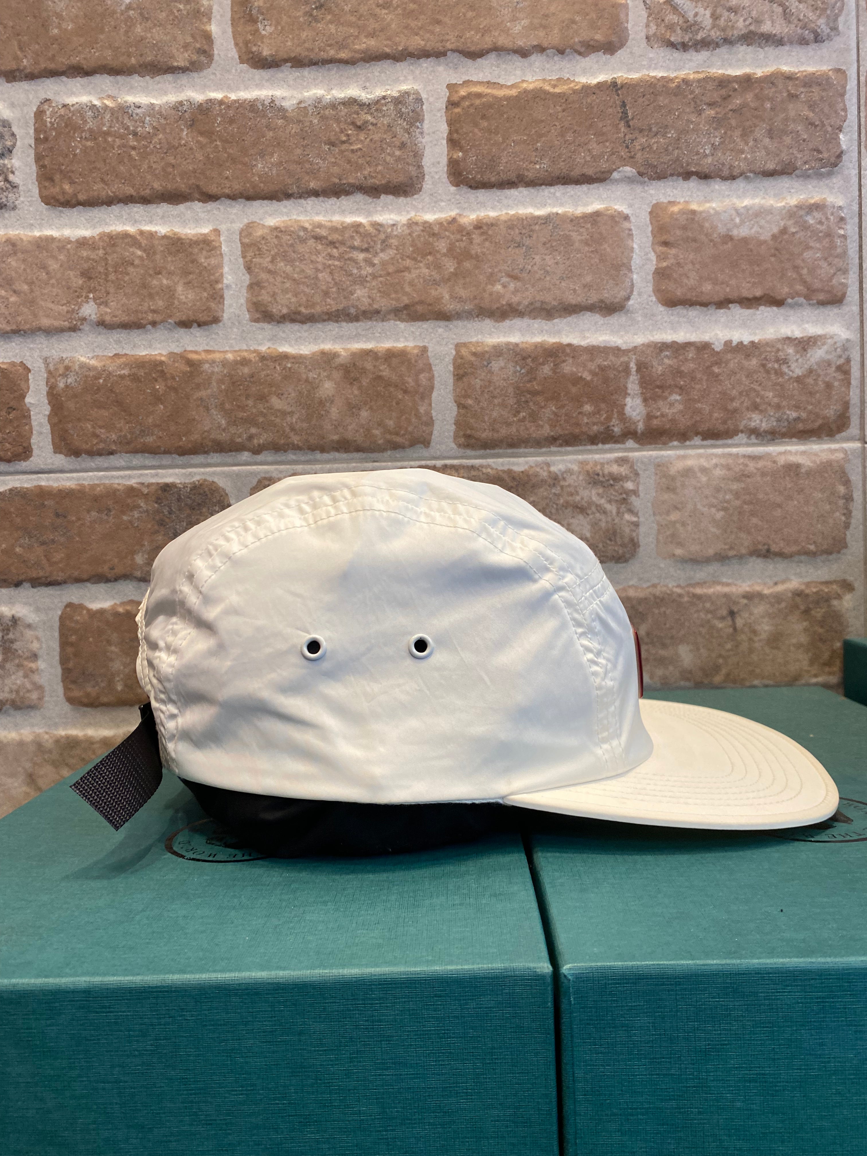 CAPPELLO BIANCO CON LOGO UNISEX