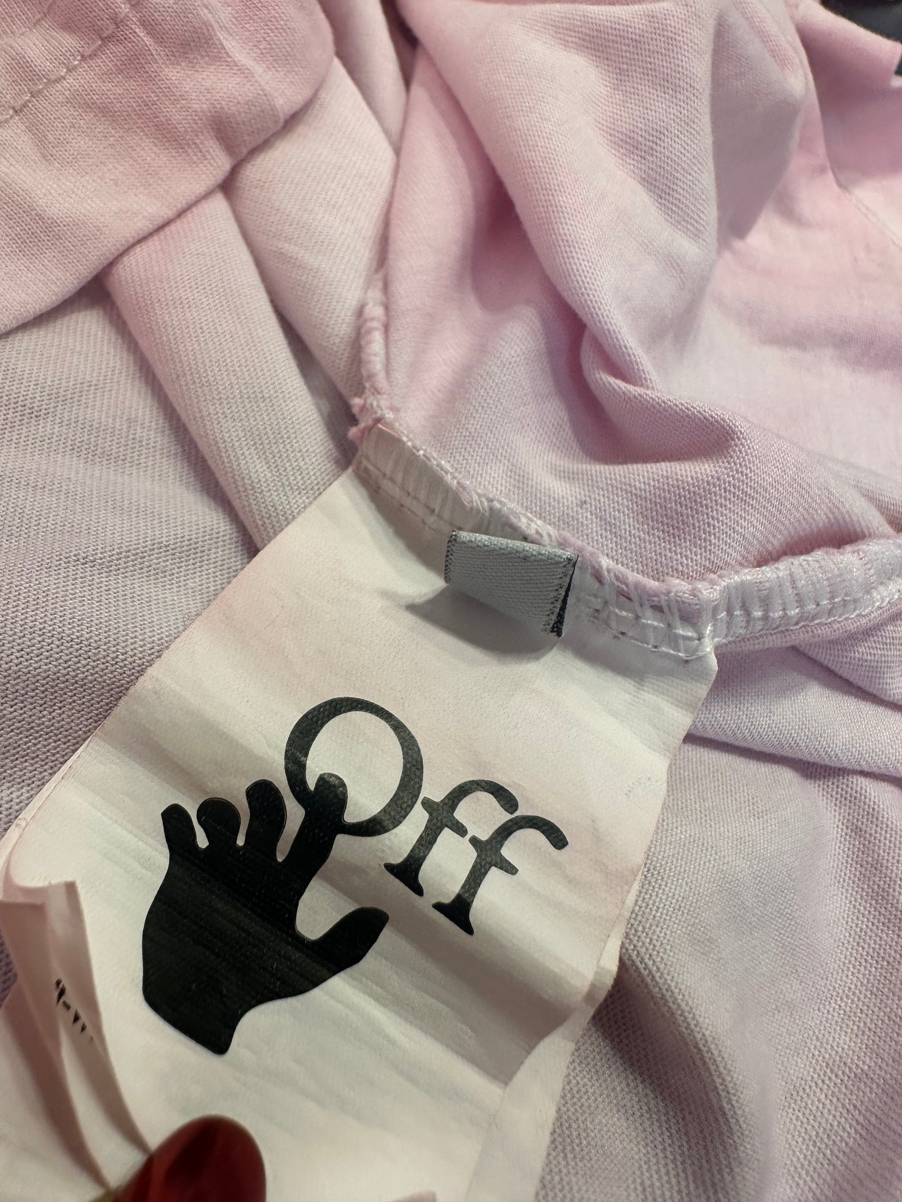 MAGLIA CON LAVAGGIO ROSA E LOGO POSTERIORE UNISEX