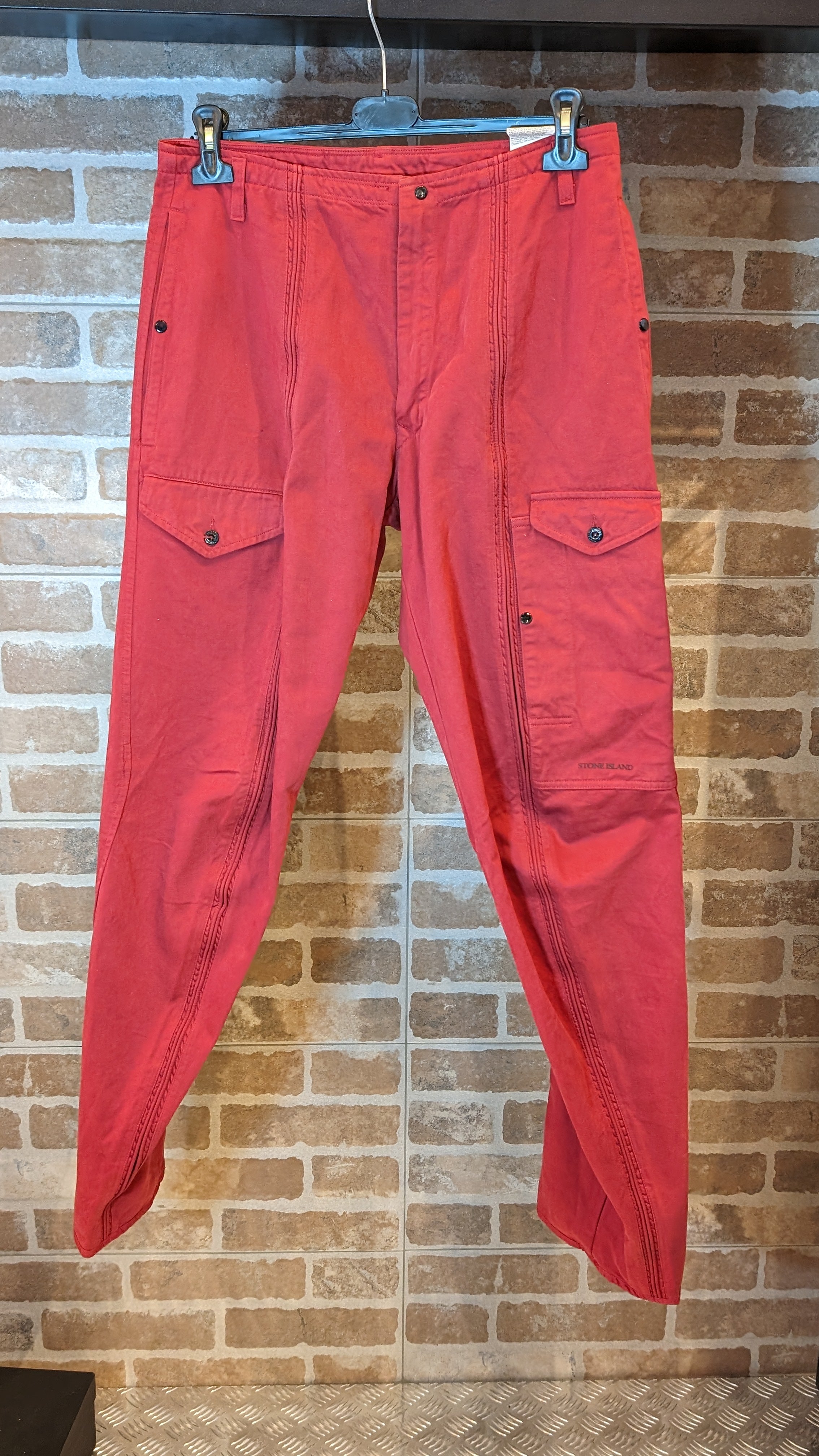 PANTALONI ROSSI CON TASCHE DA UOMO