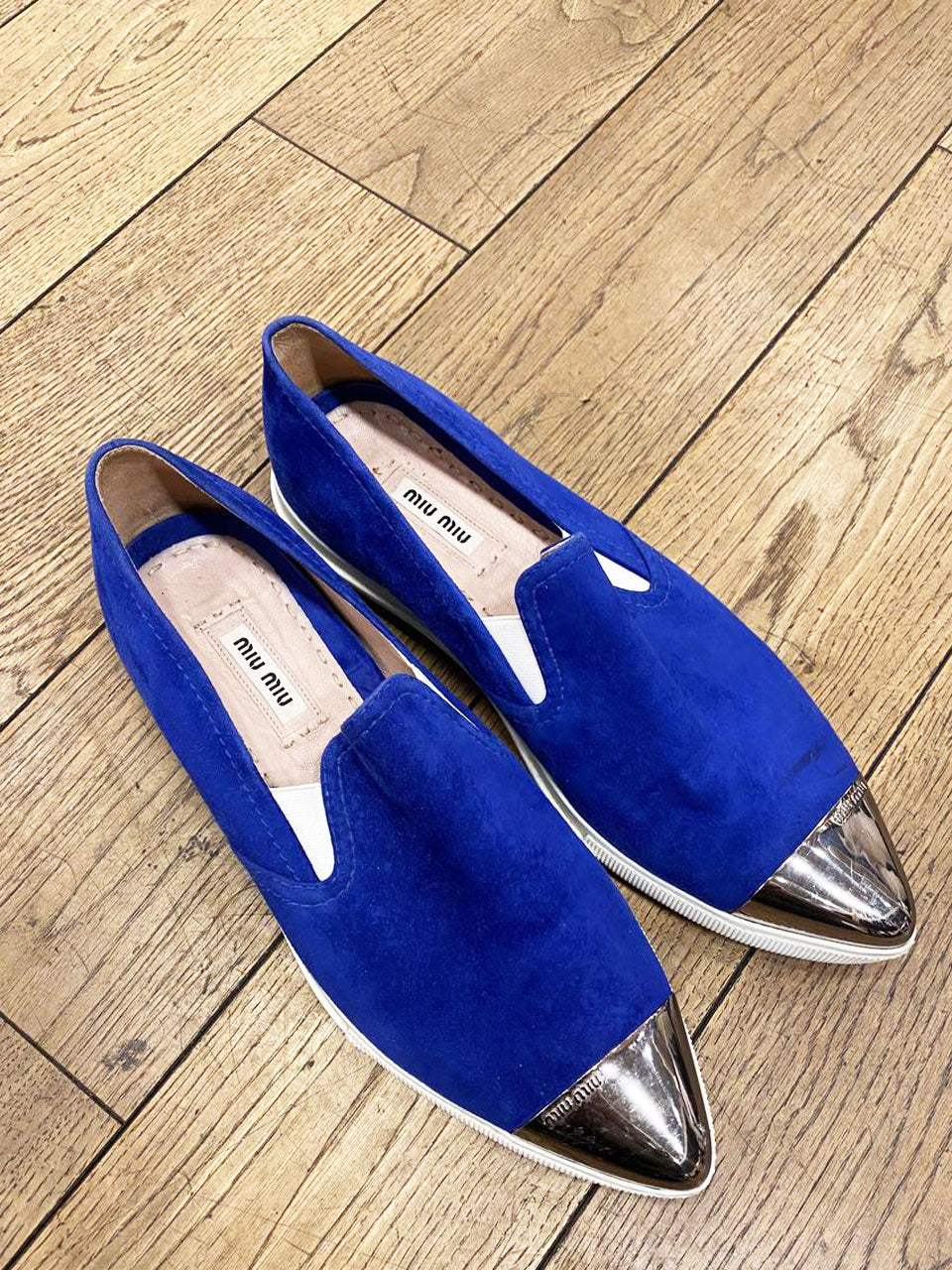 SCARPE BLU ELETTRICO CON PUNTA METALLICA DA DONNA