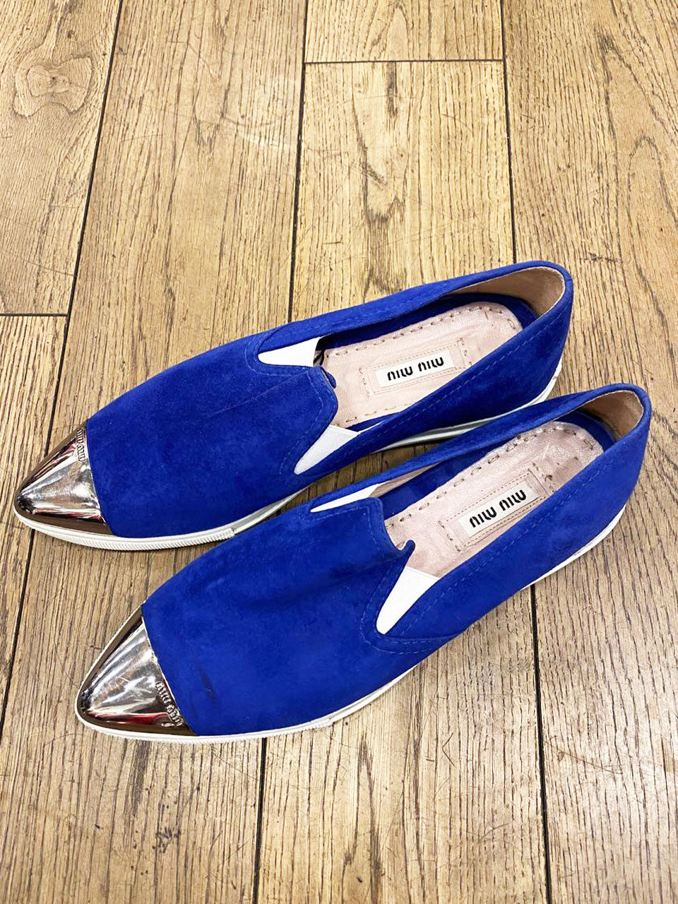 SCARPE BLU ELETTRICO CON PUNTA METALLICA DA DONNA